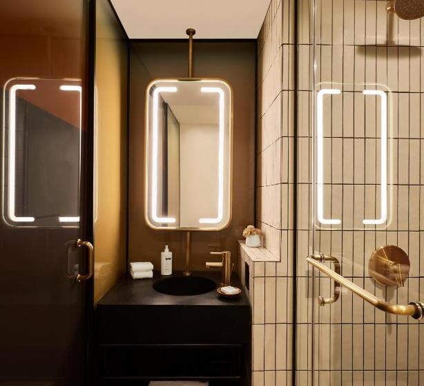 غرفة ديلوكس سرير كينج, Hollywood Volume, A Tribute Portfolio