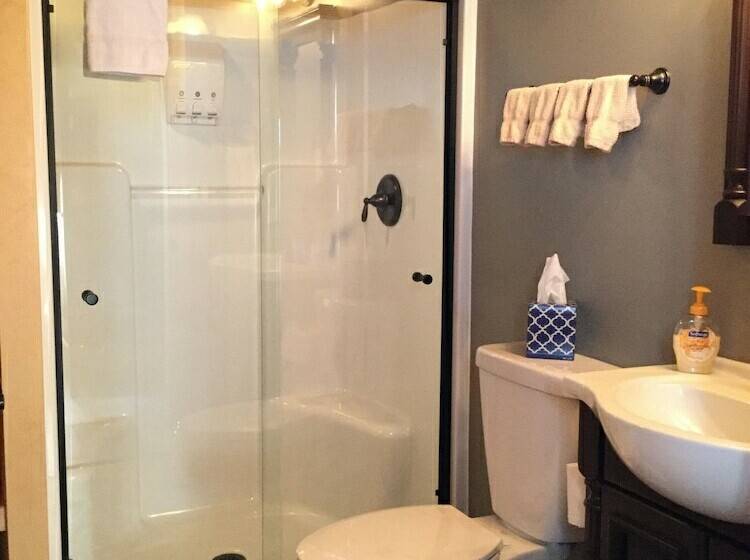 كابينة, Renfro S Lakeside Retreat   Cabin S And R.v. Park