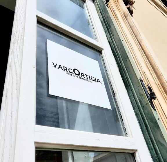 חדר סטנדרט לשלושה עם מרפסת, Varcortigia Bed And Breakfast