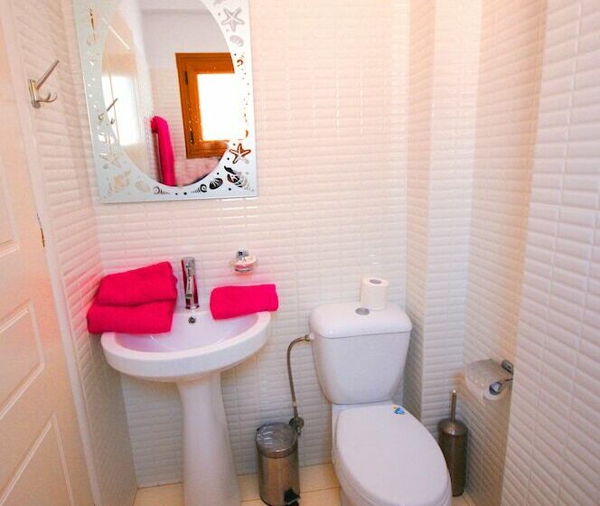 חדר סטנדרט, Aethrio Studios