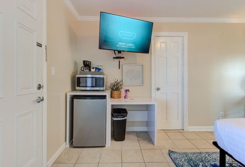 إستوديو قياسى سرير مزدوج, Seawitch Motel