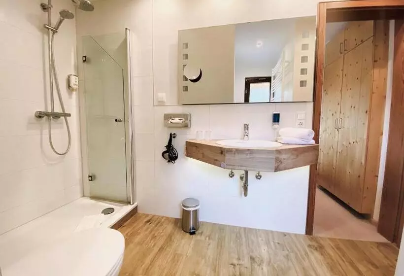 Standard-huone, Schwarzwald Hotel Kraeutle