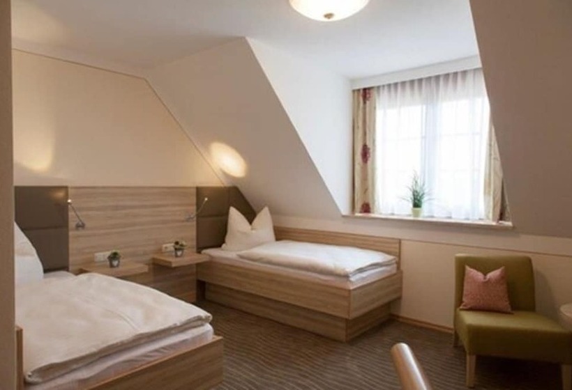 Номер Стандарт, Strasshof
