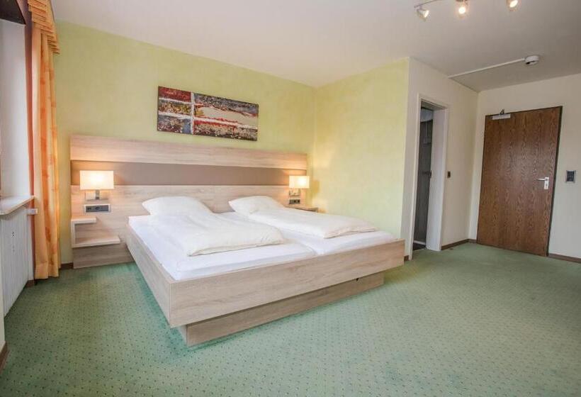 Четырехместный Номер Стандарт, Frühstückshotel Landgasthof Kramer