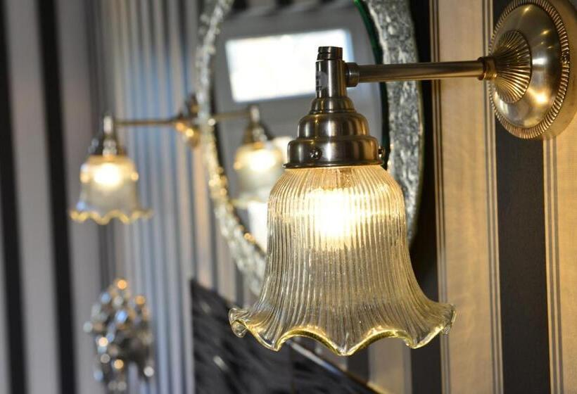 جناح, Alte Schule