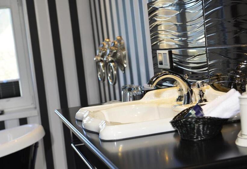 جناح, Alte Schule