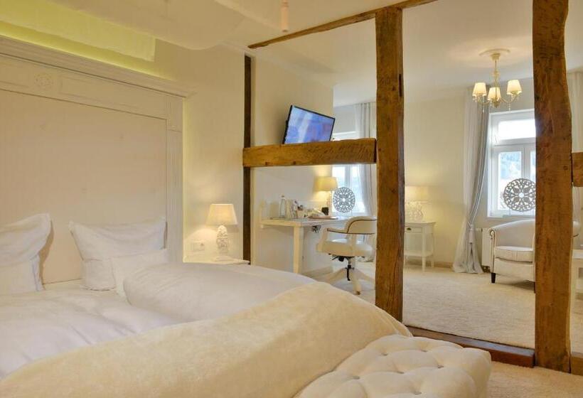 جناح, Alte Schule