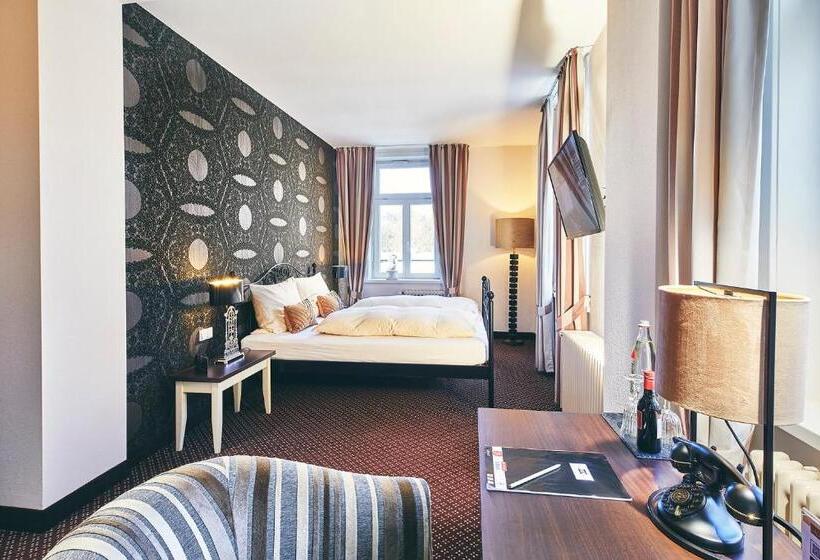 컴포트 룸, Alte Schule