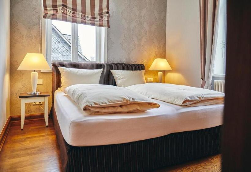 컴포트 룸, Alte Schule