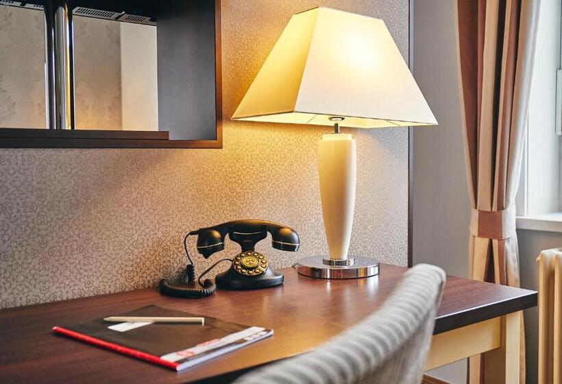 컴포트 룸, Alte Schule