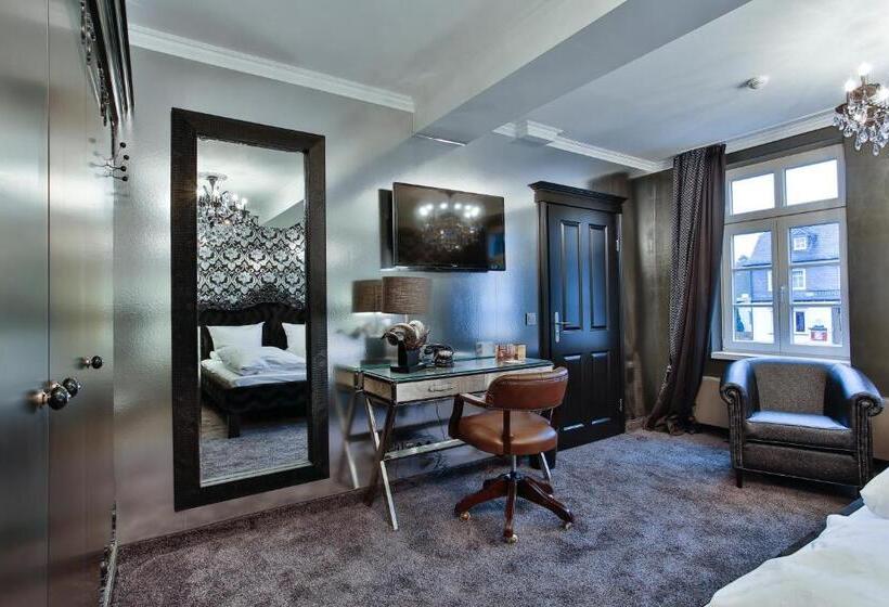 جناح, Alte Schule