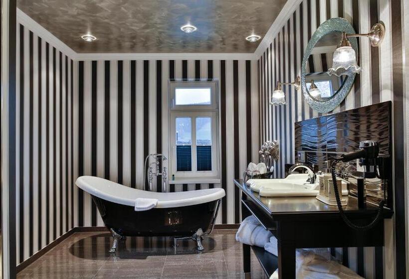 스위트, Alte Schule