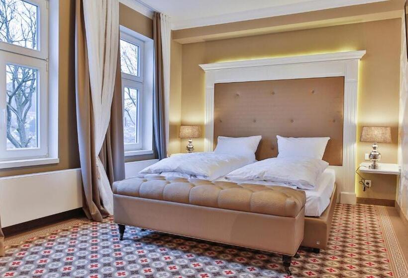 스탠다드 룸, Alte Schule