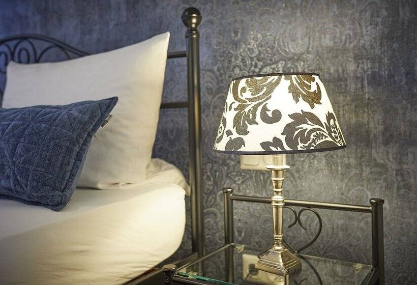 스탠다드 룸, Alte Schule