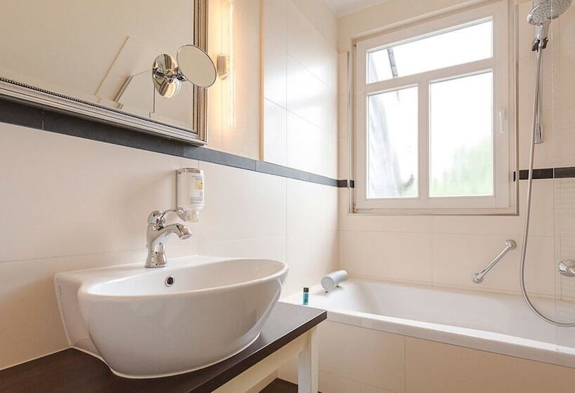 스탠다드 룸, Alte Schule