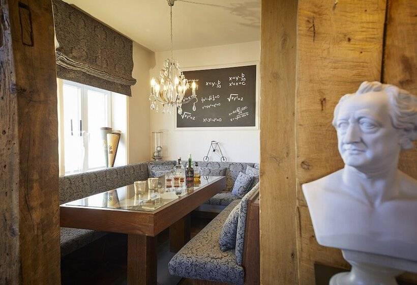 스탠다드 룸, Alte Schule