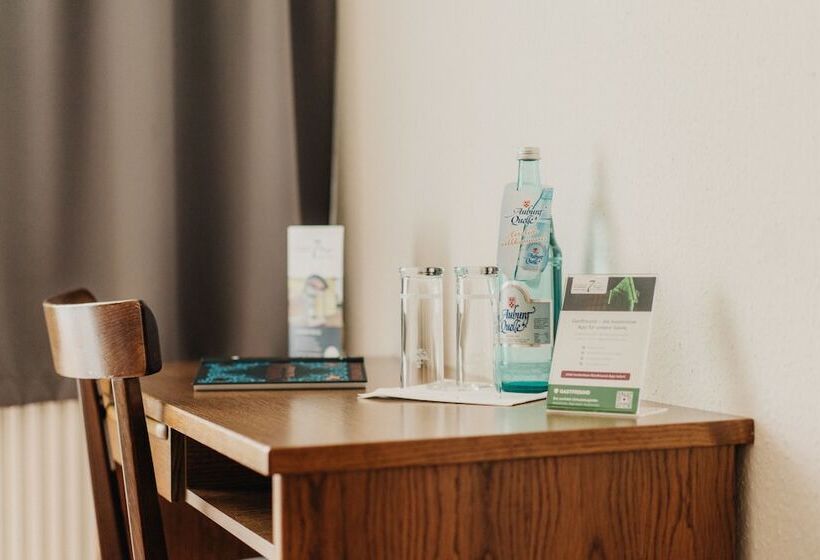 标准间带双人床, Am Schlehberg