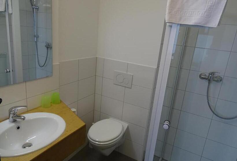 Четырехместный Номер Стандарт, Demling