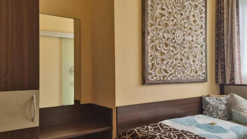 标准单人间, Engel