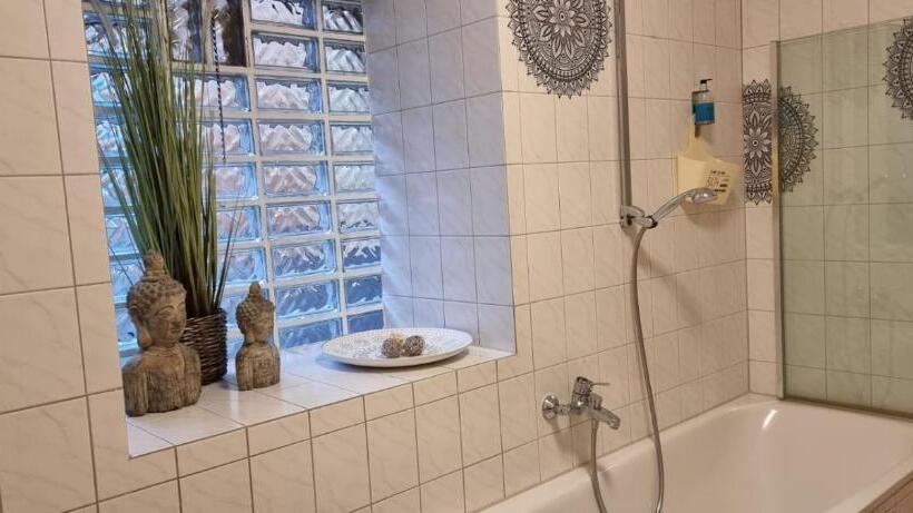 四人标准间, Engel