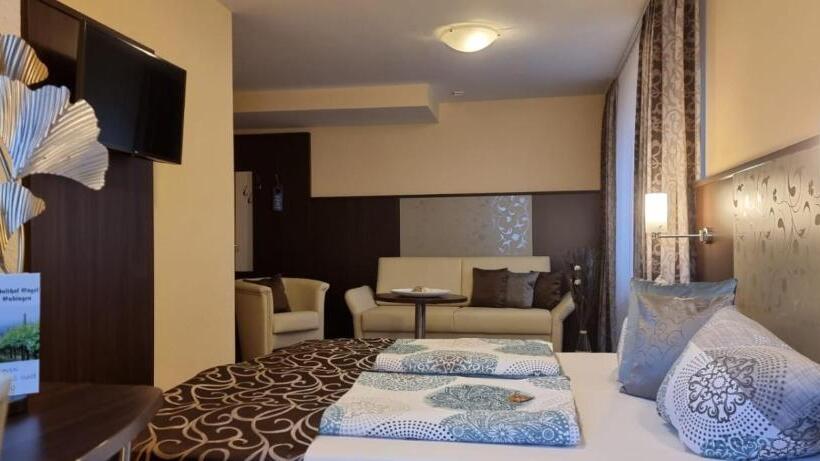 四人标准间, Engel