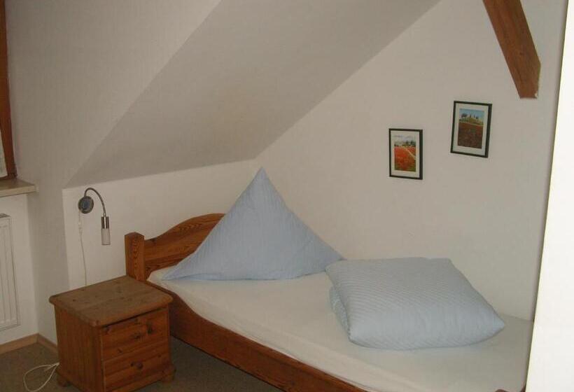 Quarto Estandar Individual, Garni Löhr