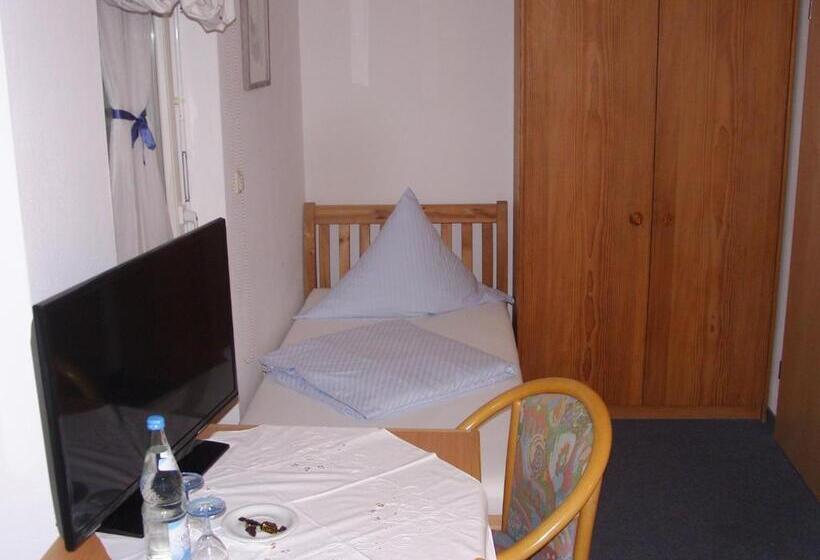 Quarto Estandar Individual, Garni Löhr