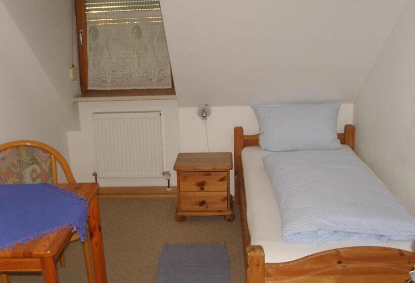 Quarto Estandar Individual, Garni Löhr