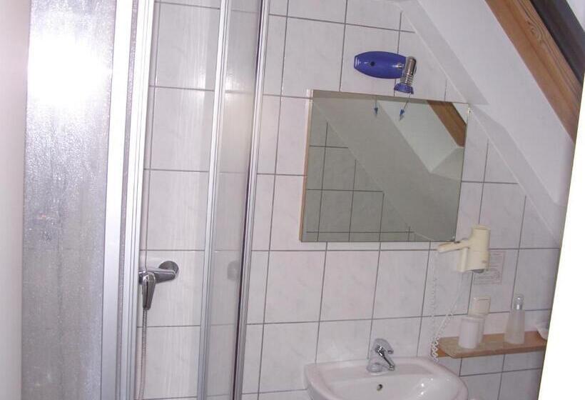 Quarto Estandar Individual, Garni Löhr