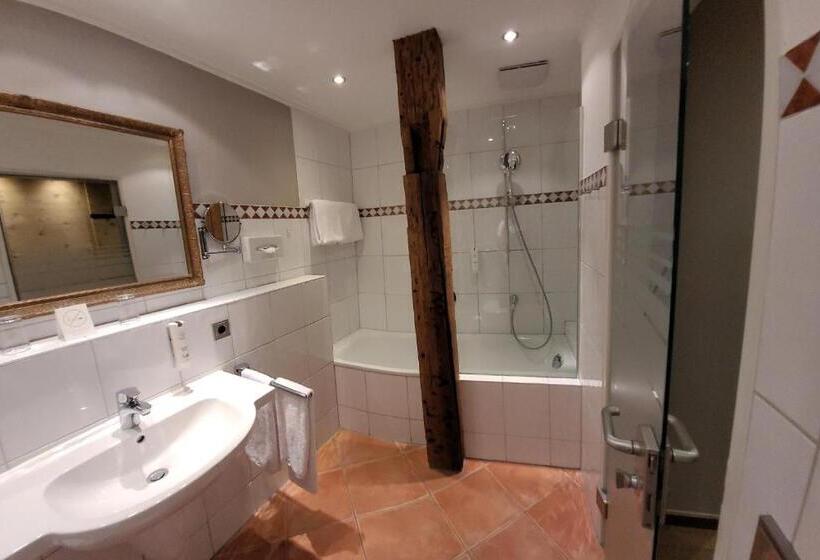 Полулюкс, Goldene Sonne