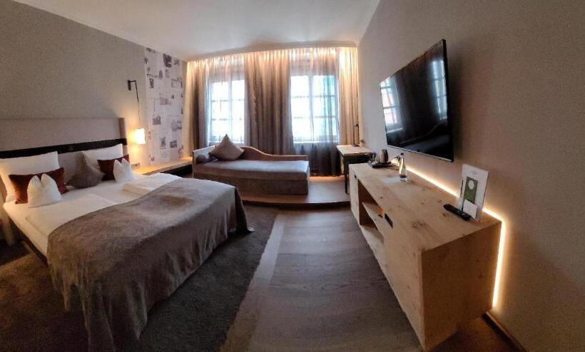 Полулюкс, Goldene Sonne