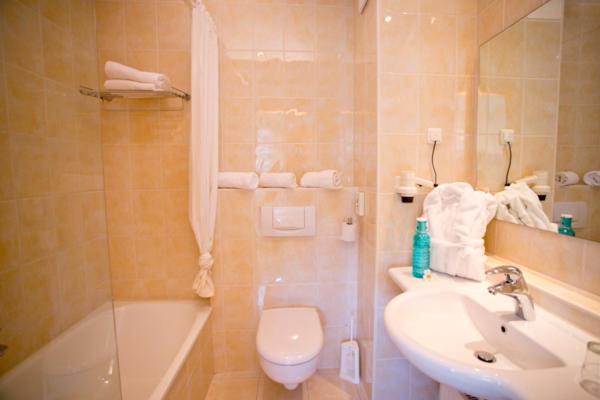 标准间, Grüner Baum