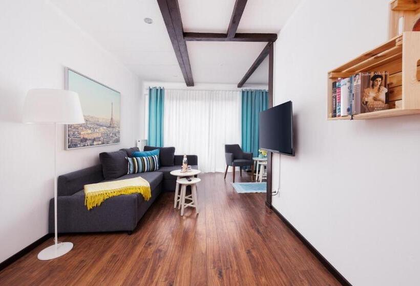 Полулюкс Вид на Сад, Haus Biederstaedt