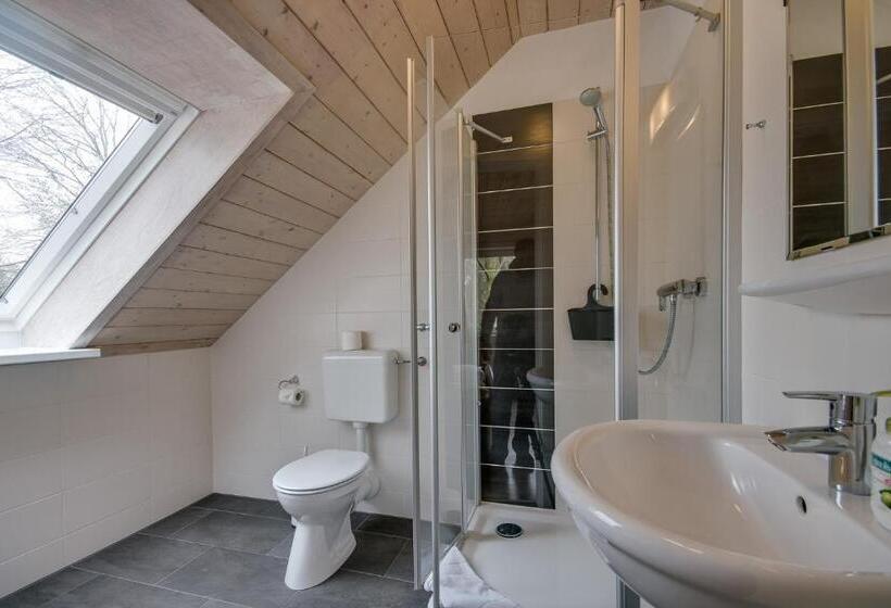 Трехместный Номер Стандарт Вид на Сад, Haus Biederstaedt