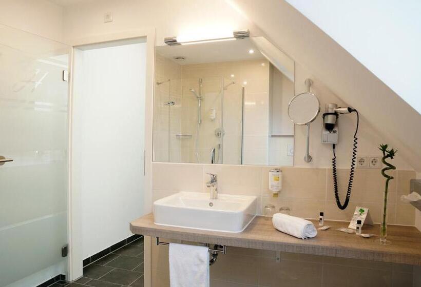 침실 1개 아파트, Hunerbein S Post