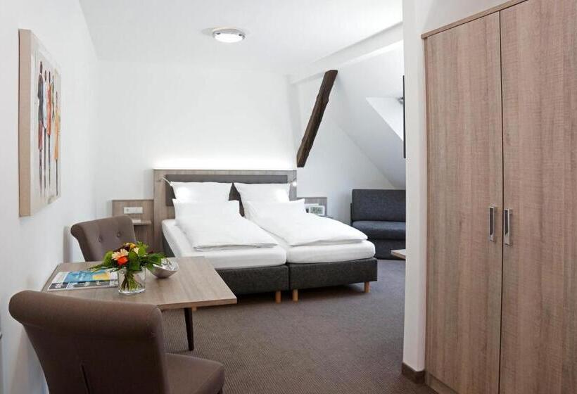 침실 1개 아파트, Hunerbein S Post