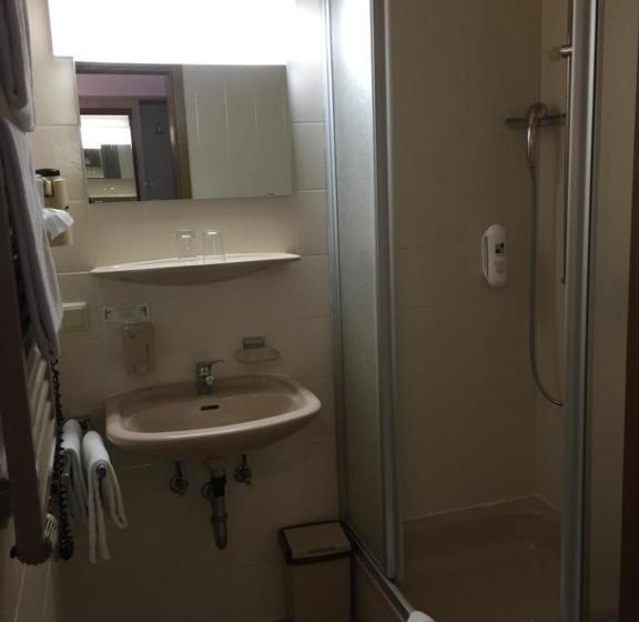 شقة غرفة واحدة, Kelkheimer Hof