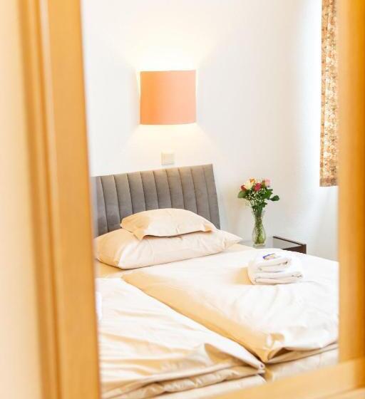 شقة غرفة واحدة, Kelkheimer Hof