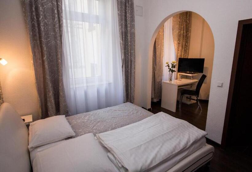 غرفة قياسية, Luisenhof