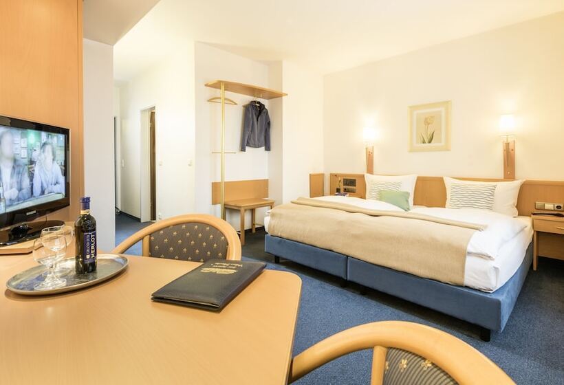 Номер Комфорт, Monika