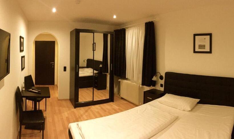 חדר אקונומי, Roter Kater