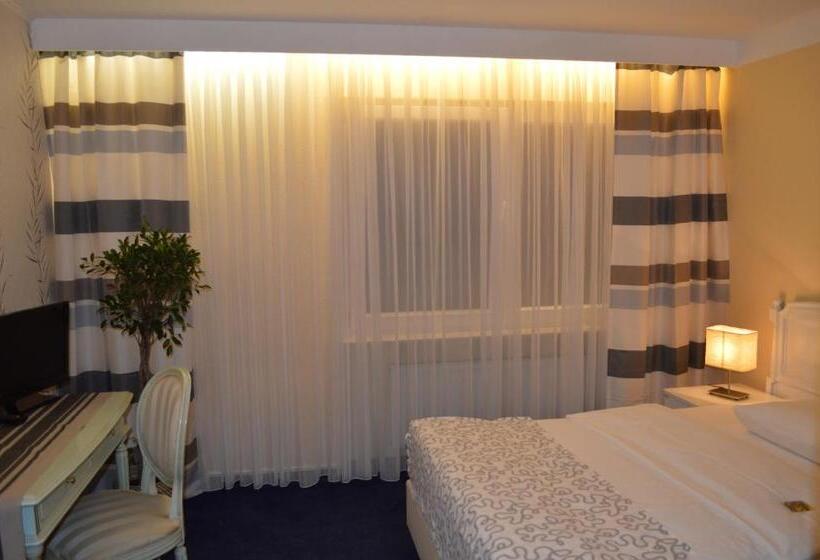 غرفة قياسية فردية, Royal Hanau