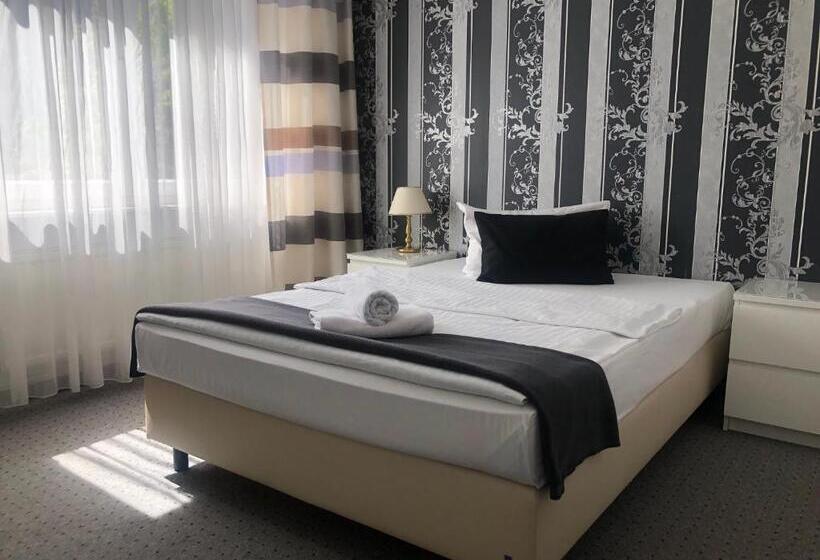 غرفة قياسية فردية, Royal Hanau