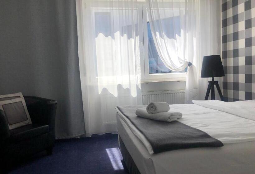 غرفة قياسية فردية, Royal Hanau