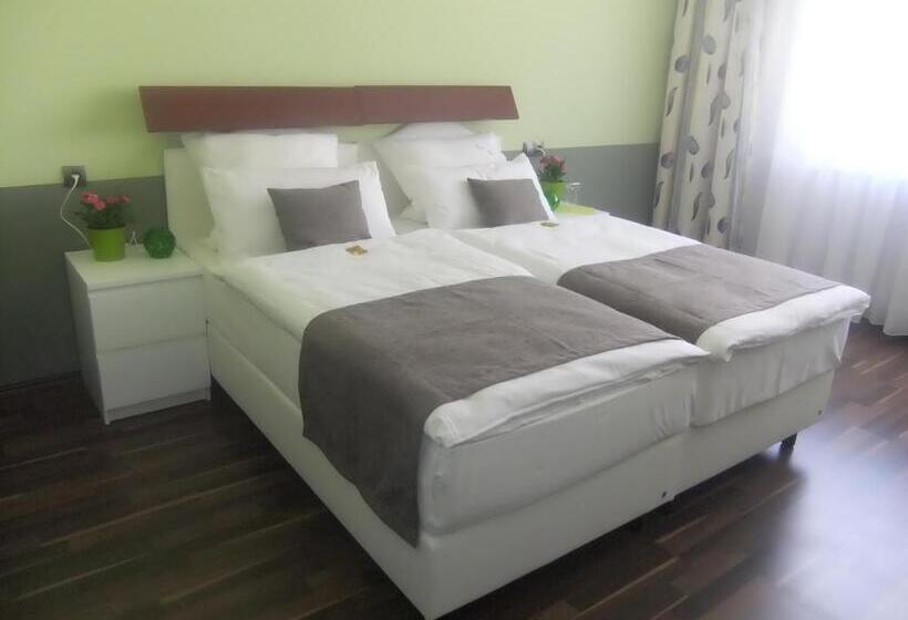 غرفة قياسية, Royal Hanau