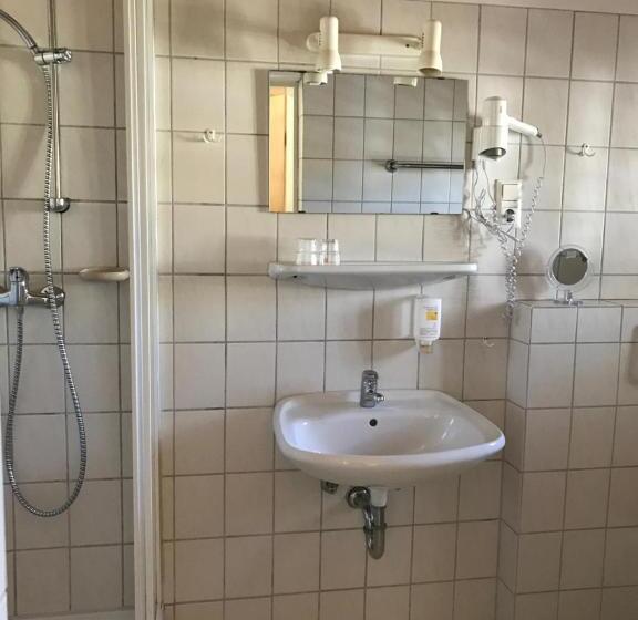 Chambre Triple Standard, Seemeile