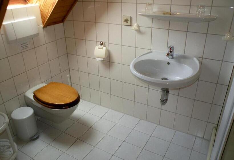 Chambre Standard Individuelle, Seemeile