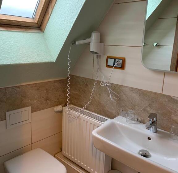 Chambre Basic, Seemeile