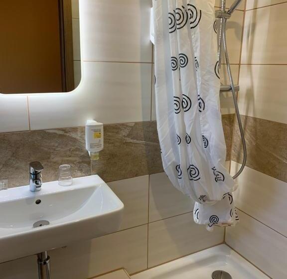 Chambre Basic, Seemeile