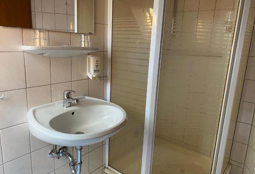 Chambre Basic, Seemeile